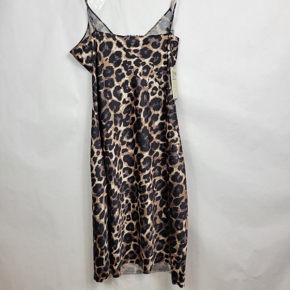🆕️ Pam and Gela leopard print slip dress - Picture 4 of 8